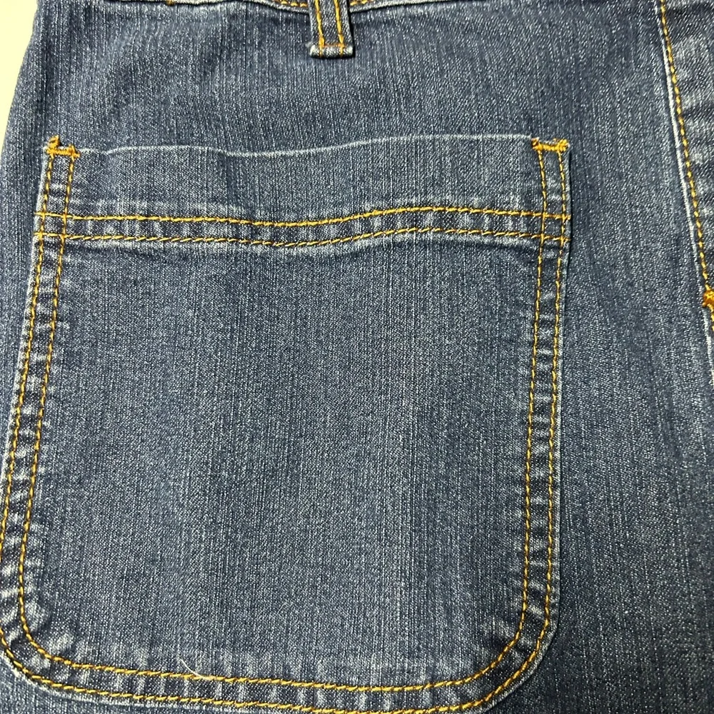 Baccini women’s size‎ 6 denim skirt with button up front with the front pockets